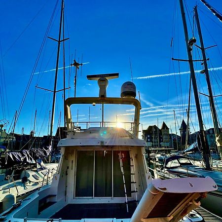 Yacht 多维尔 外观 照片